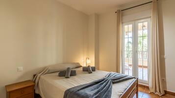 2 bedrooms, iron/ironing board