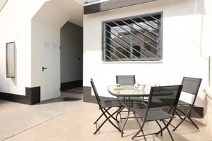 Outdoor dining - Garden View Apartment in La Zenia (Orihuela)