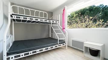 3 bedrooms, iron/ironing board