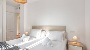 3 عدّة غرف نوم ومكواة/لوح كي