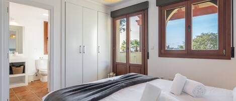 Appartement | 3 chambres, fer et planche Ă repasser