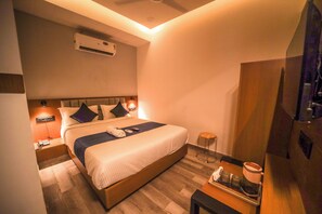 Deluxe Double Room, Non Smoking, Housekeeping