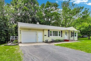 Exterior - Sunny Bay | Deck, BBQ, Walk to Ice Cream (Williams Bay)
