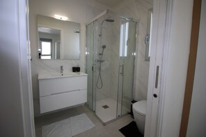 Apartment | Bathroom - Apartment in Villamartin for 4 Guests (Orihuela)