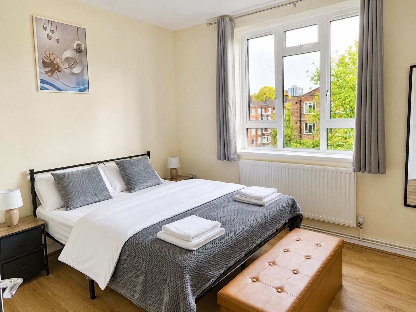 3 bedrooms, desk, iron/ironing board, free WiFi