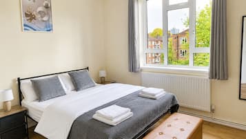 3 bedrooms, desk, iron/ironing board, free WiFi