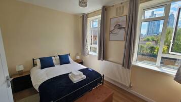 3 bedrooms, desk, iron/ironing board, free WiFi