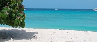 Charming 2-bedroom condo with WiFi and AC in brilliant Bridgetown