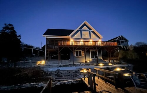 Badin Lake Retreat w/ Dock & Hot Tub!
