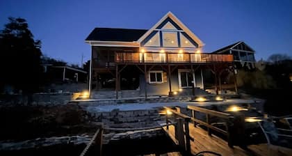 Badin Lake Retreat w/ Dock & Hot Tub!