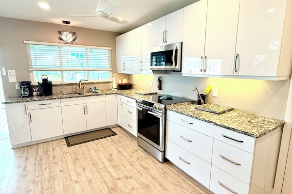 Micro-ondes, four, plaque de cuisson, lave-vaisselle