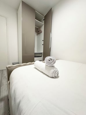 2 chambres, fer et planche à repasser, Wi-Fi gratuit