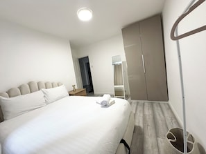 2 habitaciones, tabla de planchar con plancha y wifi gratis 