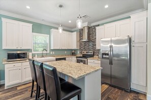 Microwave, stovetop, dishwasher - Hidden Gem Charming 3-bedroom house close to Historic St. Augustine and Beaches. (St. Augustine)