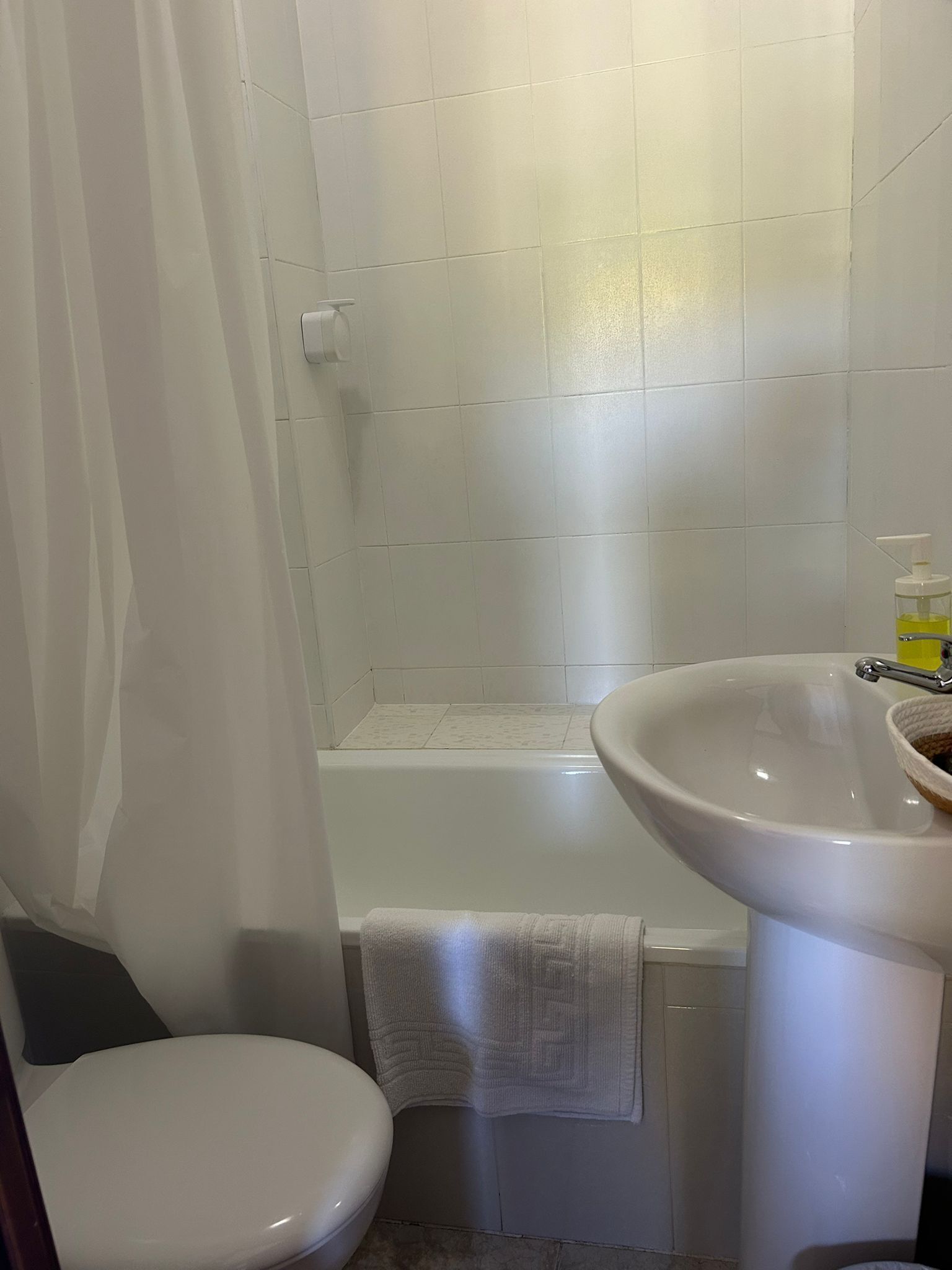 Kamar Twin Standar, pemandangan kebun | Kamar mandi