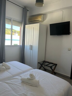 Standard Twin Room, Garden View | Free WiFi - Hostal El pinar (Montecorto)