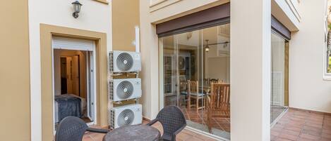 Apartment | Outdoor dining