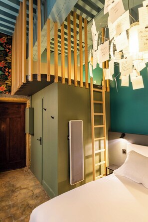 Apartment | 1 bedroom, laptop workspace, bed sheets