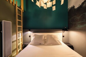 Apartment | 1 bedroom, laptop workspace, bed sheets