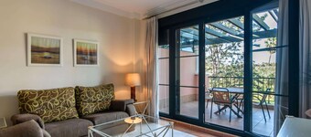 Family Apartment in Golfside Setting