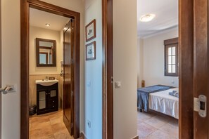 Apartment | Bathroom