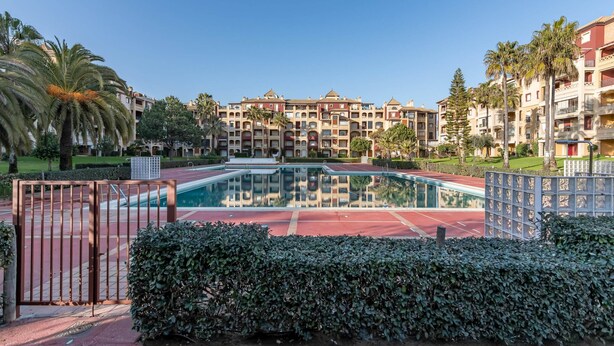 Pool - Beachfront Apartment in Isla Canela (Ayamonte)