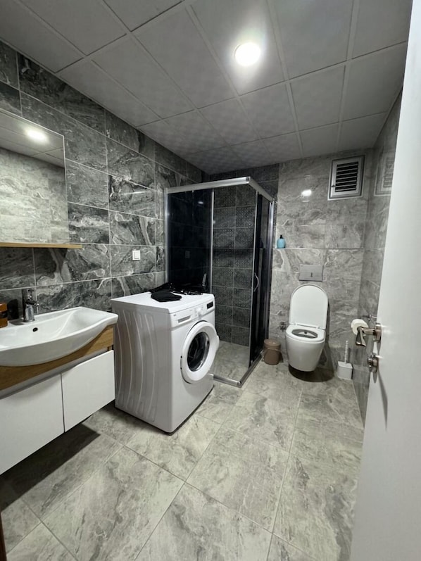 Comfort Apartment | Bathroom