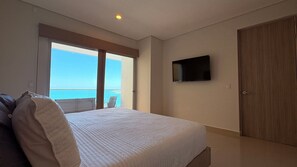 2 habitaciones y tabla de planchar con plancha