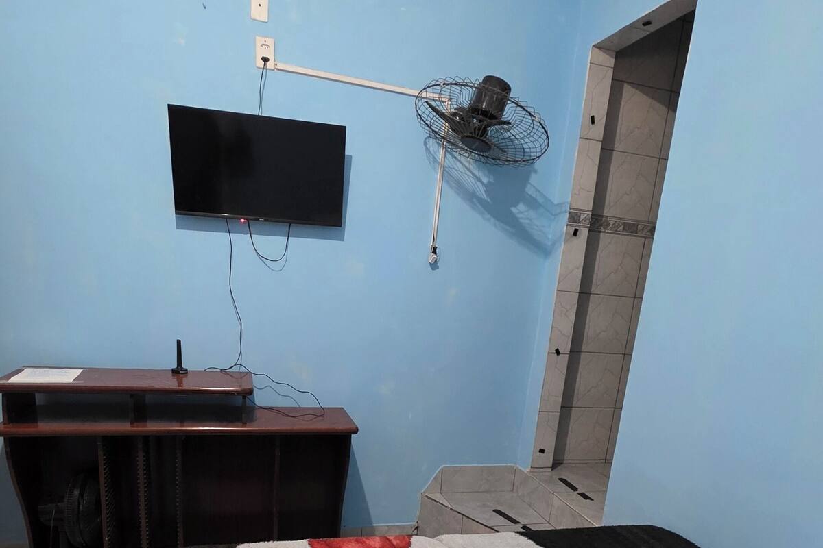 WiFi (free), bed sheets