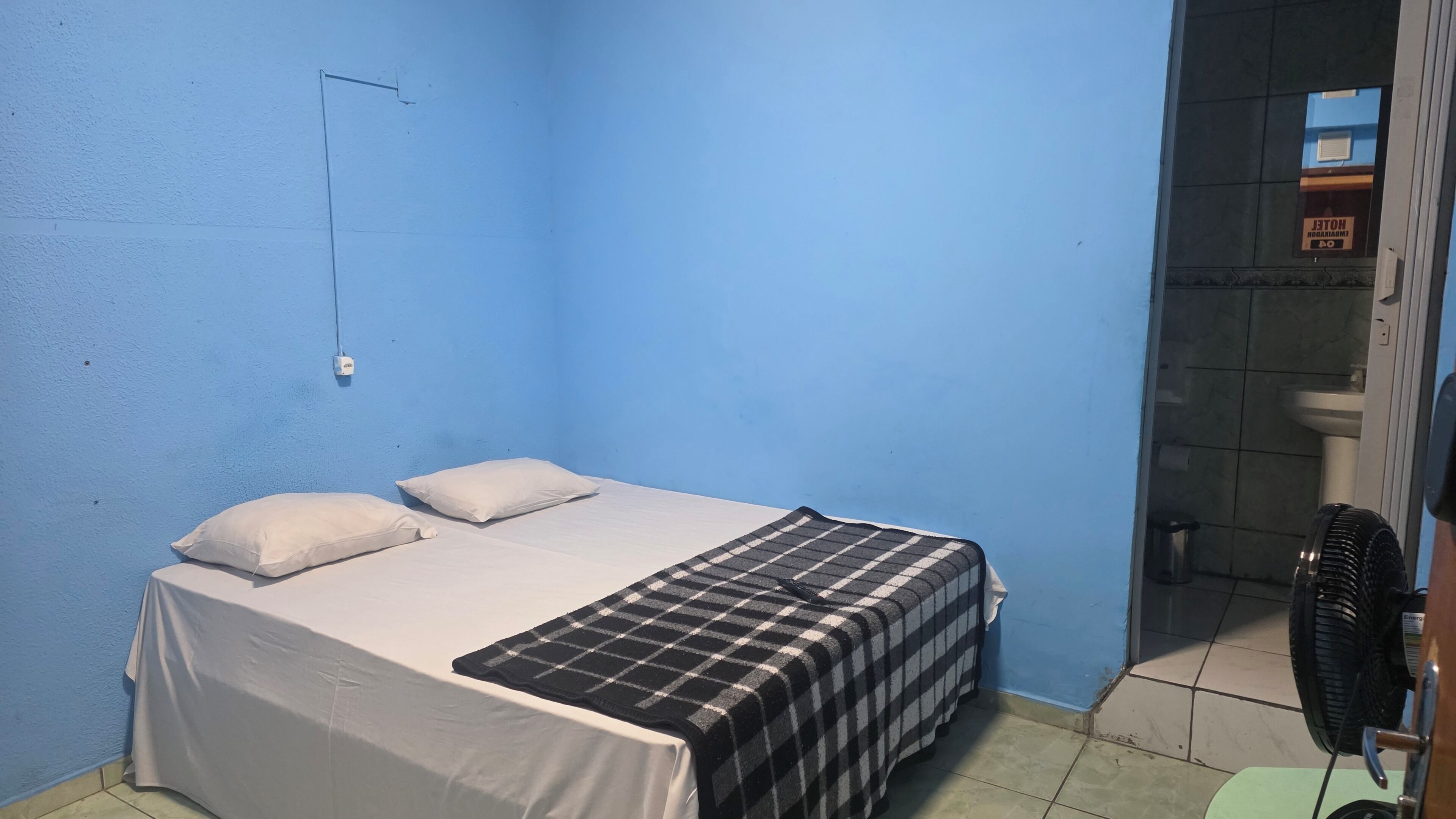 Wifi gratis y ropa de cama