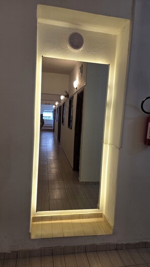 Hallway - Hotel Embaixador (Curitiba)
