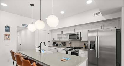 SLC - Convention - Airport - Delta - Rooftop & Garage