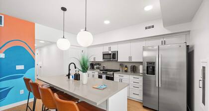 SLC - Townhome - Airport - Mountain Views Garage