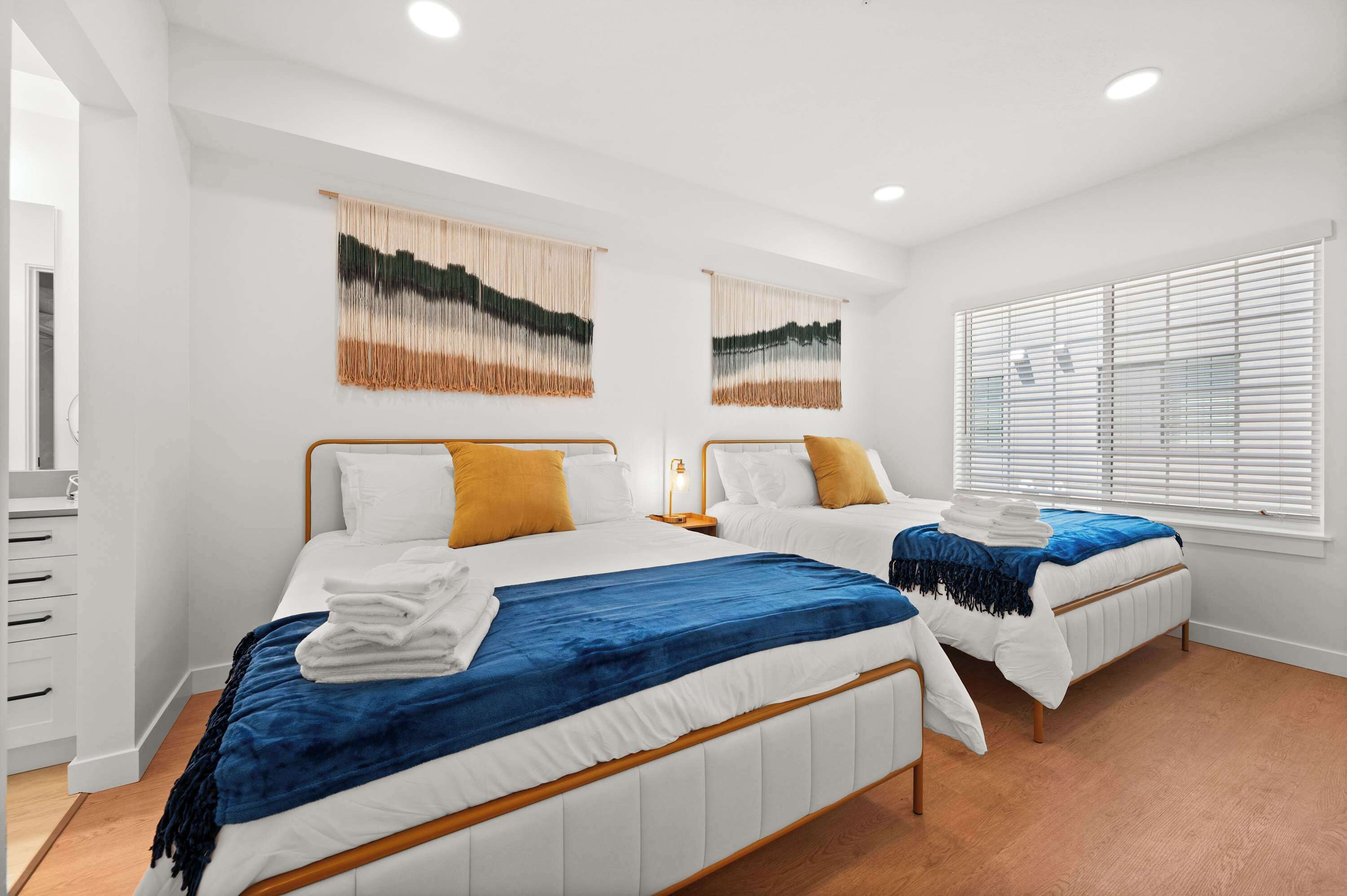 2 多间卧室、办公桌、熨斗/熨衣板、旅行婴儿床