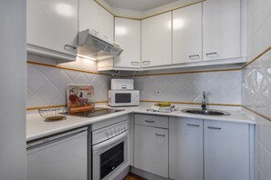 Apartment | Private kitchen - Beachside Penthouse With Sea Views (Ayamonte)