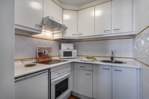 Apartment | Private kitchen - Beachside Penthouse With Sea Views (Ayamonte)