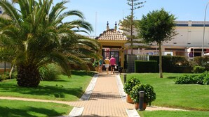 Garden - Beachside Penthouse With Sea Views (Ayamonte)
