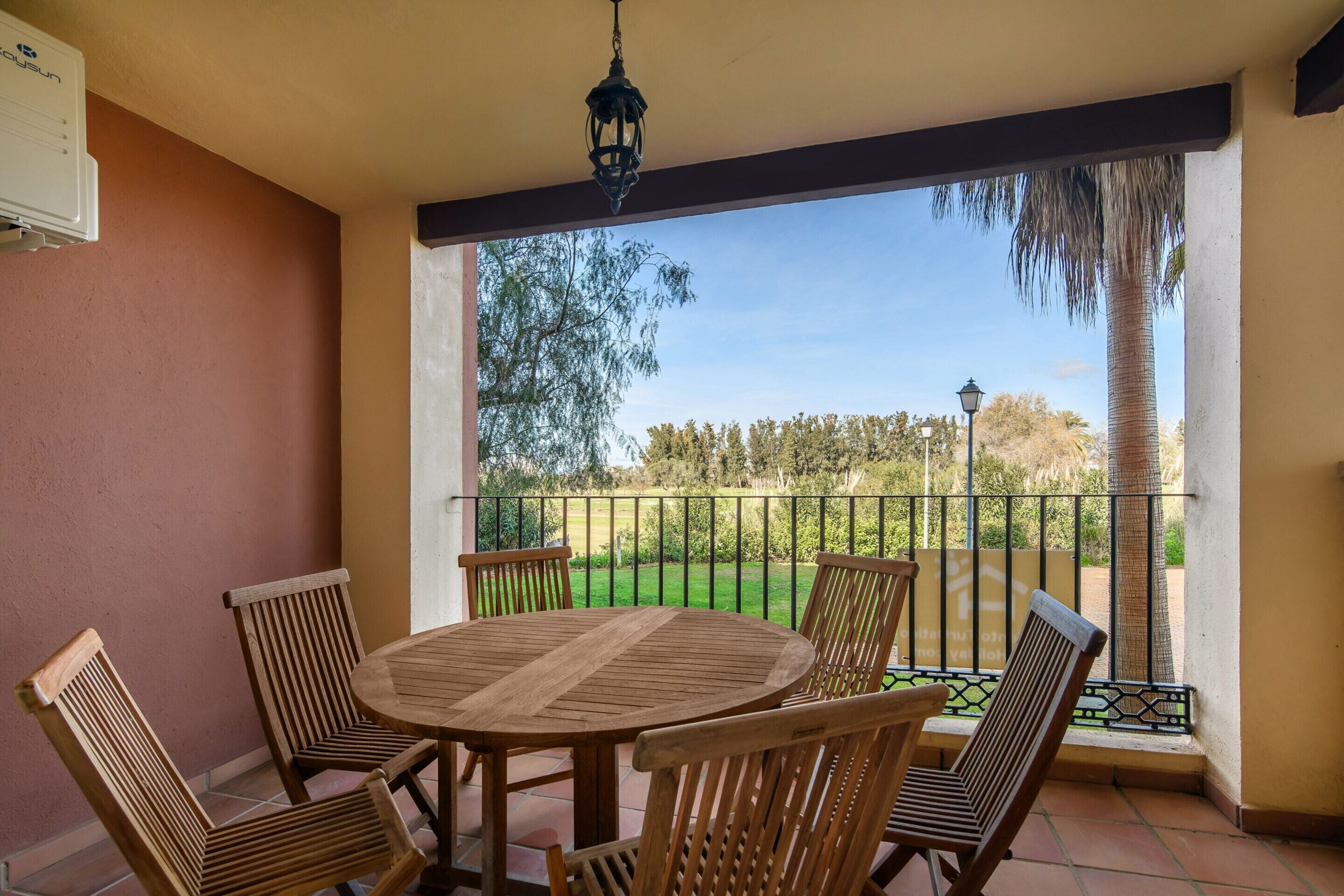 Apartment | Outdoor dining
