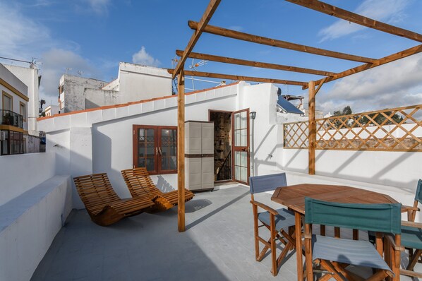 Apartment | Outdoor dining