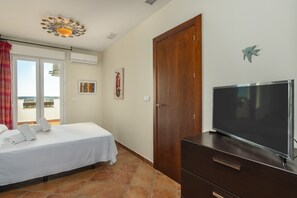 Apartment | 2 bedrooms, iron/ironing board - Riverside Comfort for Families (Ayamonte)