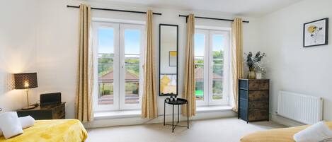 6 bedrooms, iron/ironing board, WiFi, bed sheets