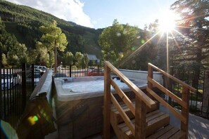 Bain à remous extérieur