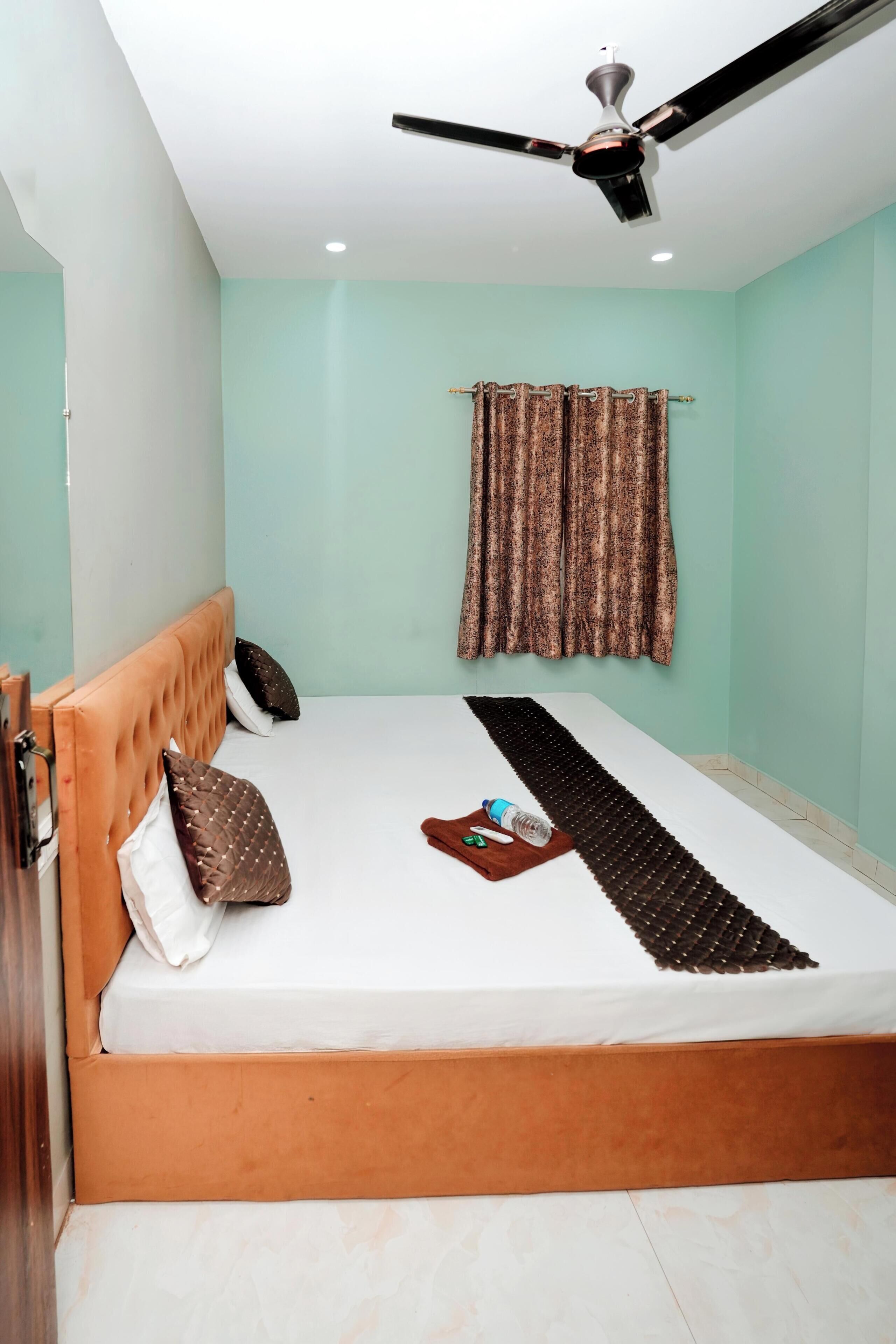 Triple Bed Room | Desk, laptop workspace, free WiFi, bed sheets