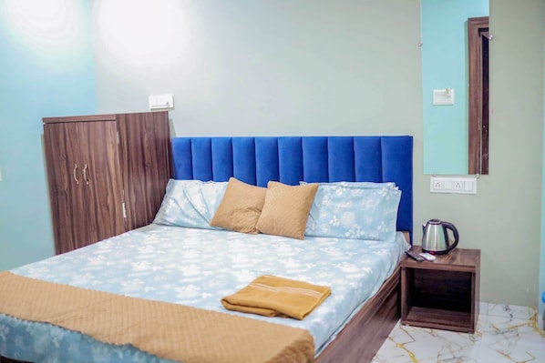 Deluxe Double Room | Desk, laptop workspace, free WiFi