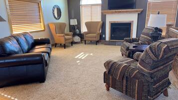 Smart-TV, peis, DVD-spiller og fotballspill