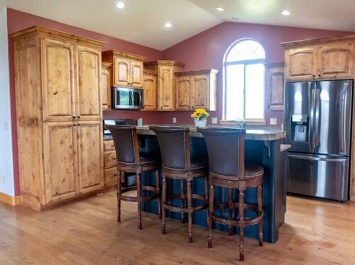 5-bedroom farmhouse near Thayne with WiFi, Near Yellowstone & Grand Teton Parks.