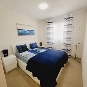 Apartamento | 2 dormitorios y tabla de planchar con plancha