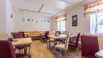 Apartment | Dining