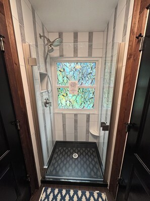 Hair dryer, towels, shampoo, toilet paper - New/Quiet/ Woodsy
2 min-490/590-City (ROCHESTER)