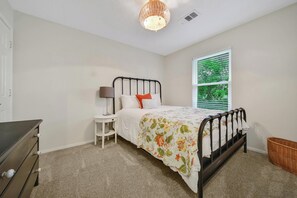 4 chambres, fer et planche à repasser, Wi-Fi, draps fournis